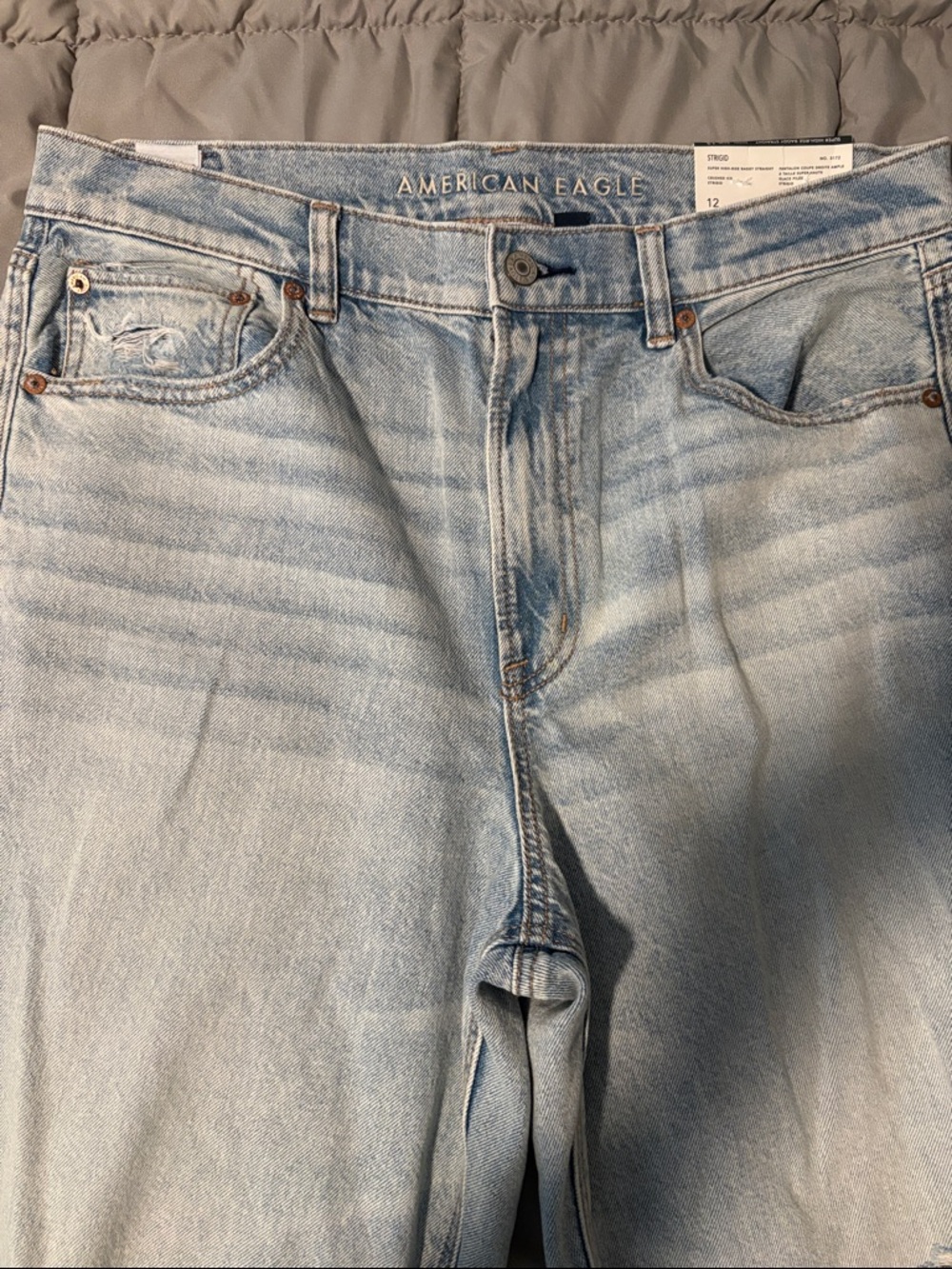 American Eagle Outfitters Light Wash women’s Relaxed Jeans